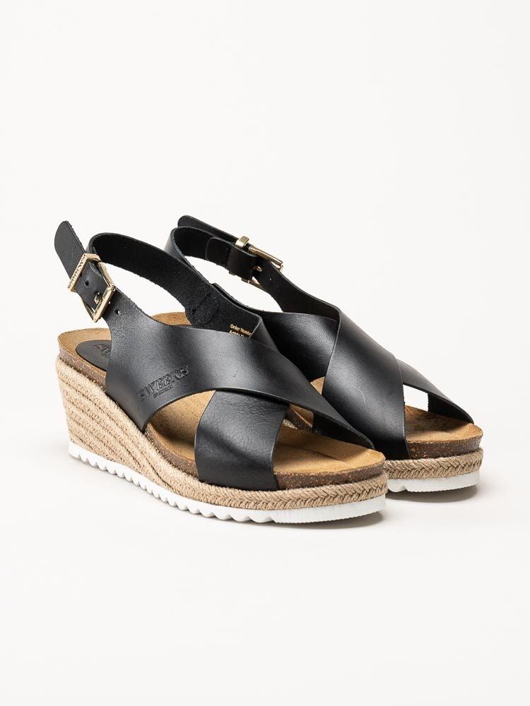 Sweeks - Selma Cross - Svarta kilklackade sandaletter i skinn
