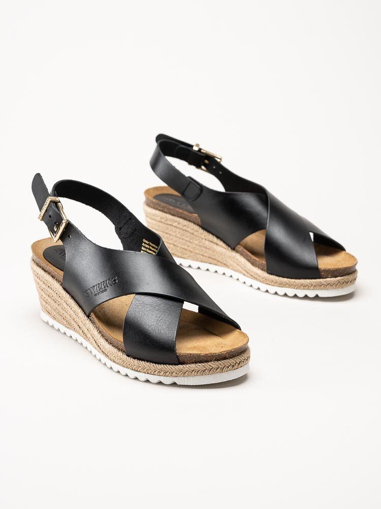 Sweeks - Selma Cross - Svarta kilklackade sandaletter i skinn