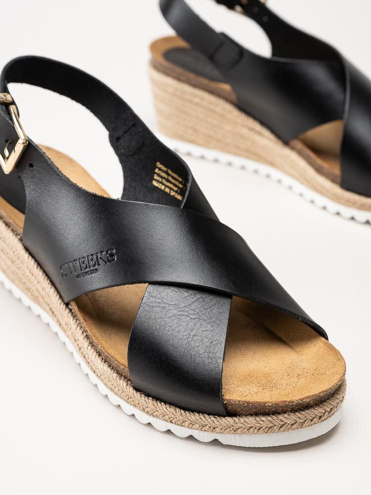 Sweeks - Selma Cross - Svarta kilklackade sandaletter i skinn