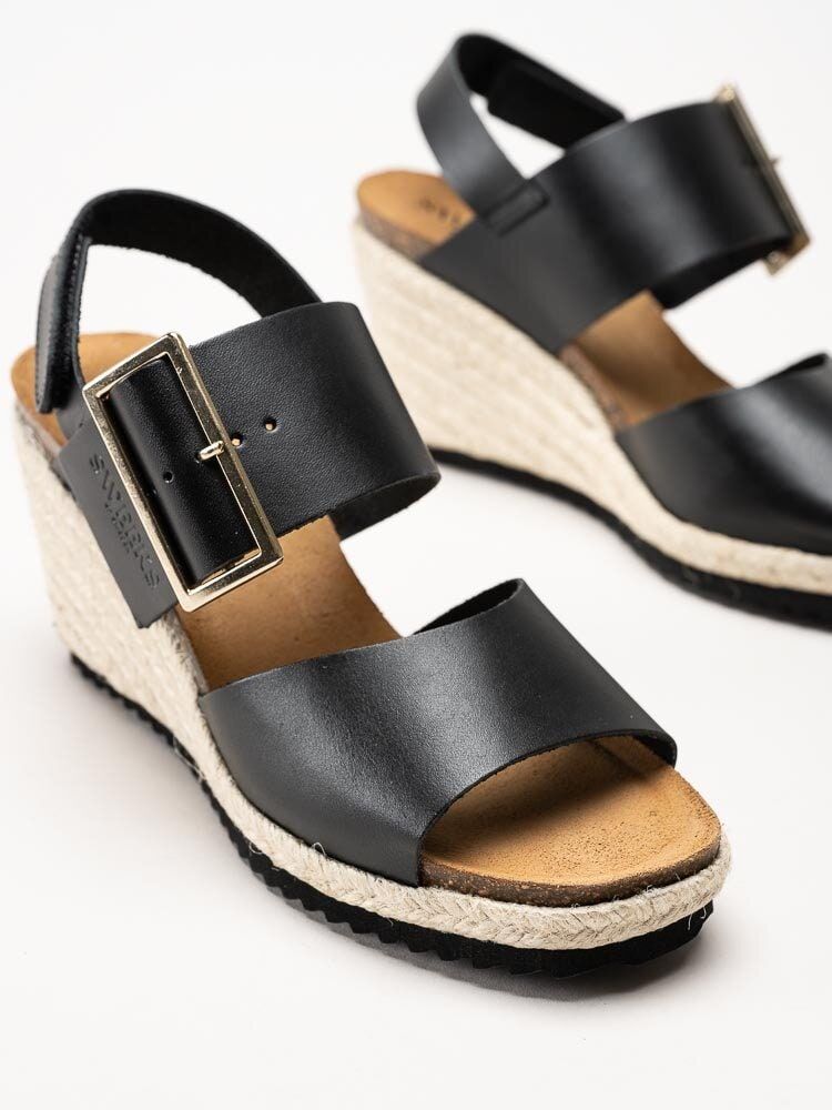 Sweeks - Tyra - Svarta kilklackade sandaletter i skinn