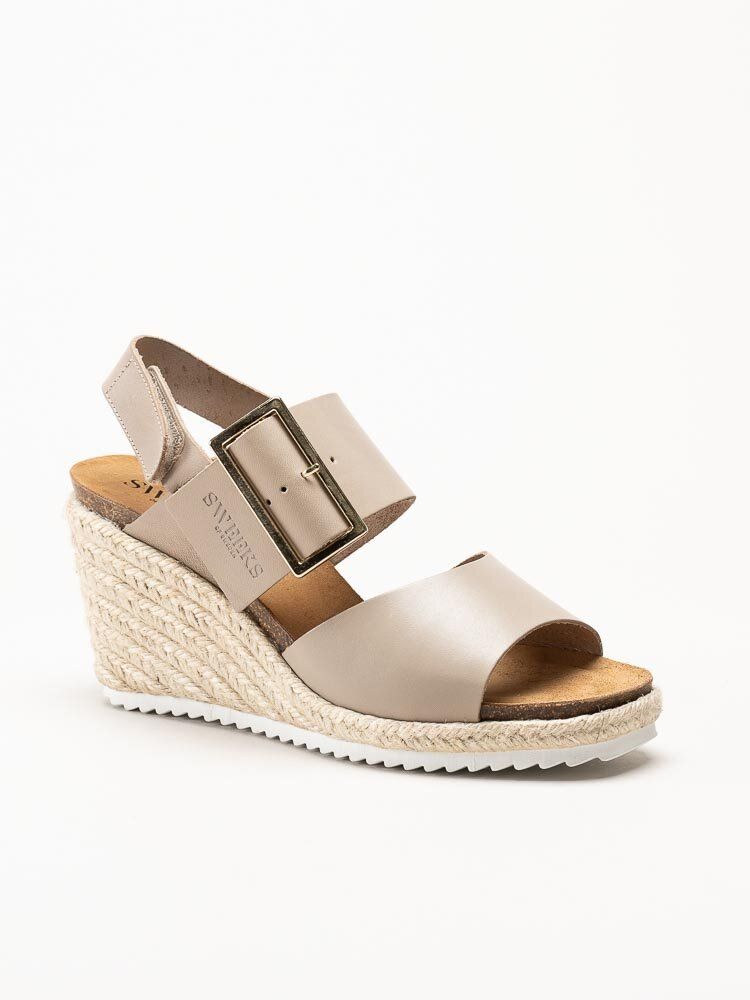 Sweeks - Tyra - Beige kilklackade sandaletter i skinn