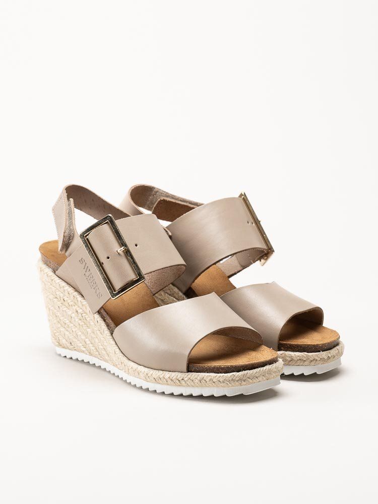 Sweeks - Tyra - Beige kilklackade sandaletter i skinn