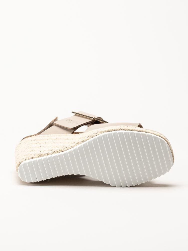 Sweeks - Tyra - Beige kilklackade sandaletter i skinn