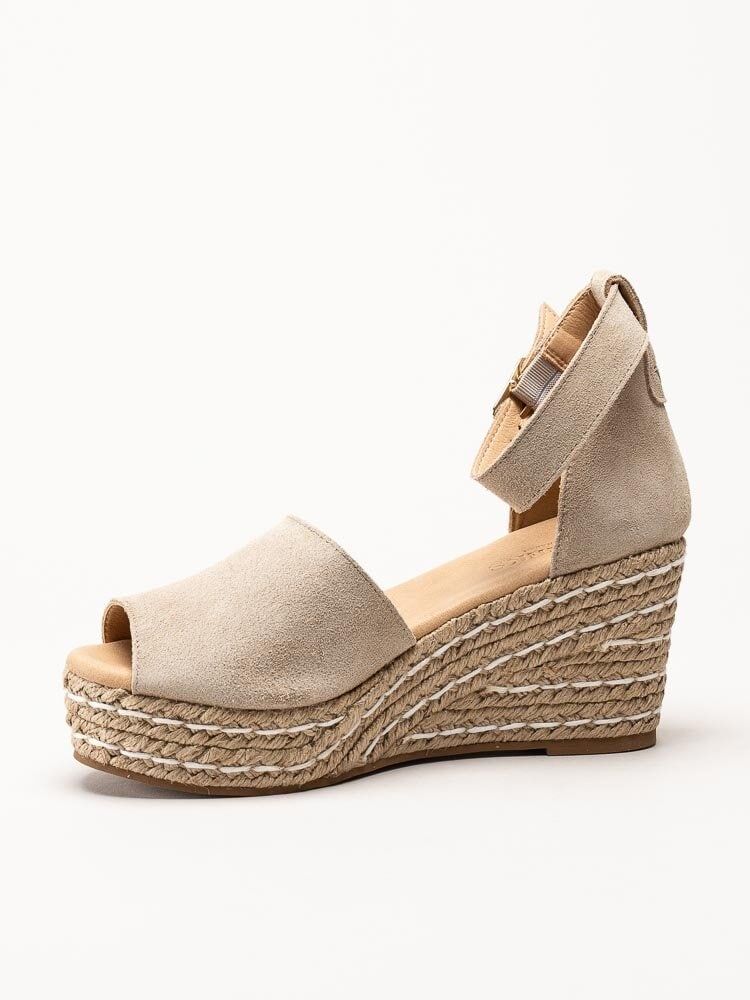 Sweeks - Lova - Beige kilklackade sandaletter i mocka