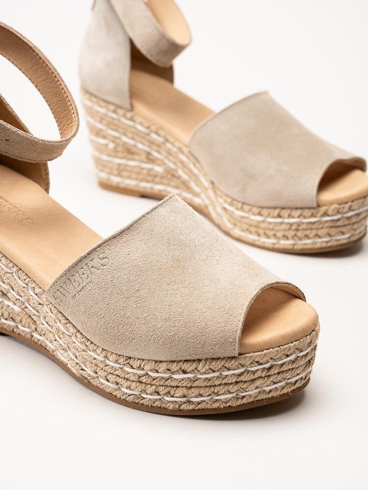 Sweeks - Lova - Beige kilklackade sandaletter i mocka