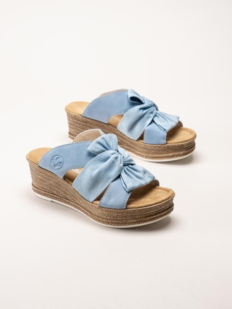 Rieker - Ljusblå slip in sandalett med rosett