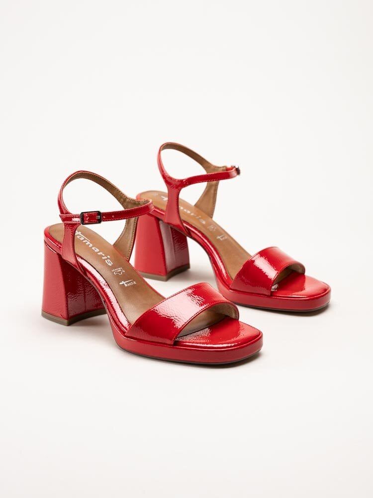 Tamaris - Röda platåsandaletter i lacksyntet