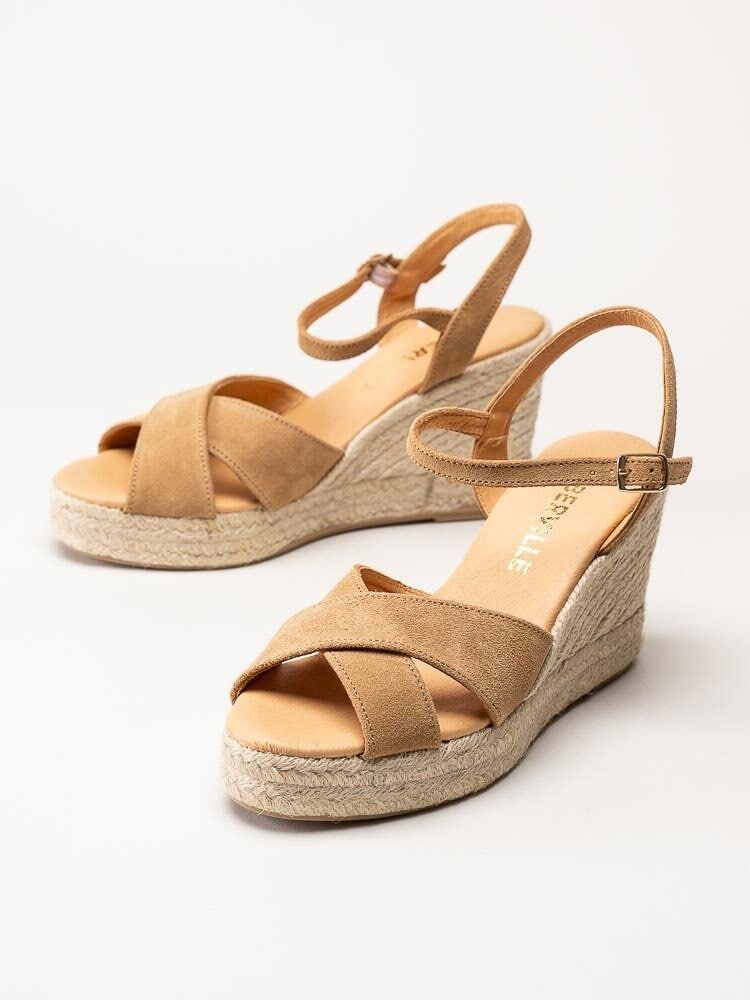 Alberville - Vendy Suede Elche - Ljusbruna kilklackade sandaletter i mocka