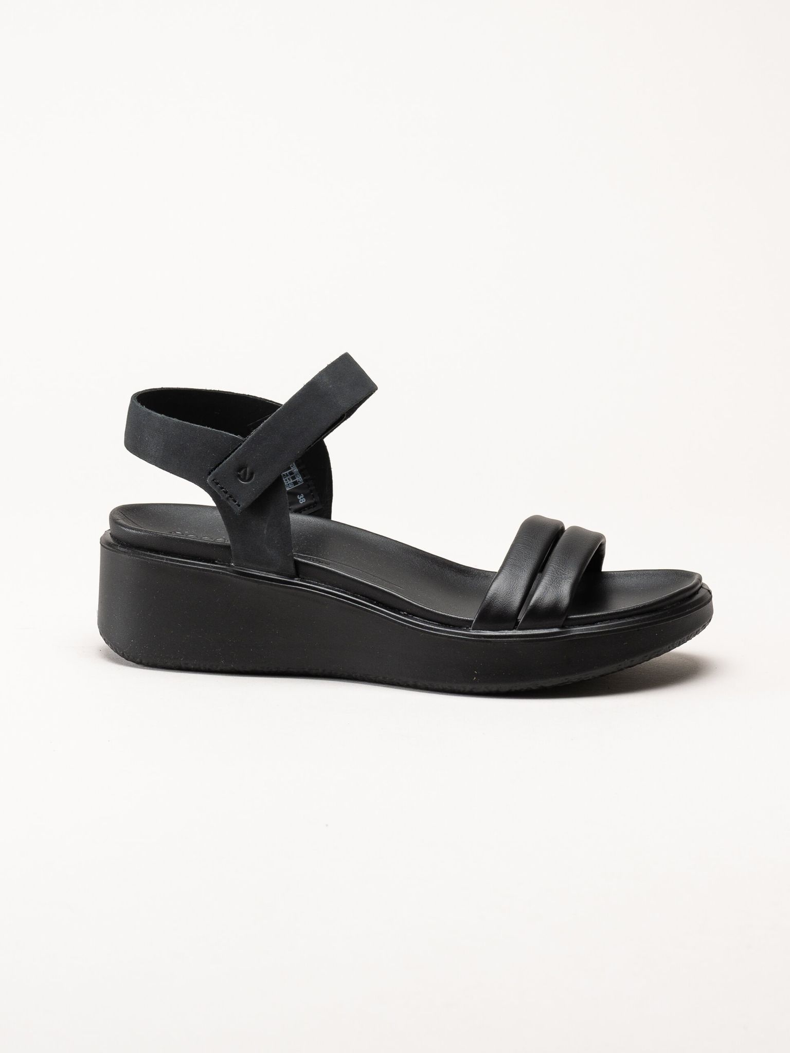 Ecco - Flowt W Wedge - Svarta sandaler i skinn med kilklack
