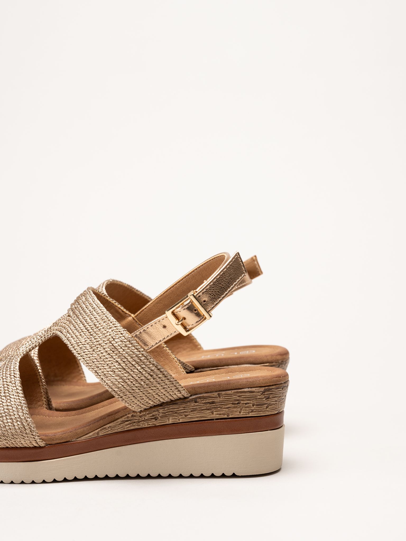 Lunar - 246Allegra - Guldfärgade sandaletter