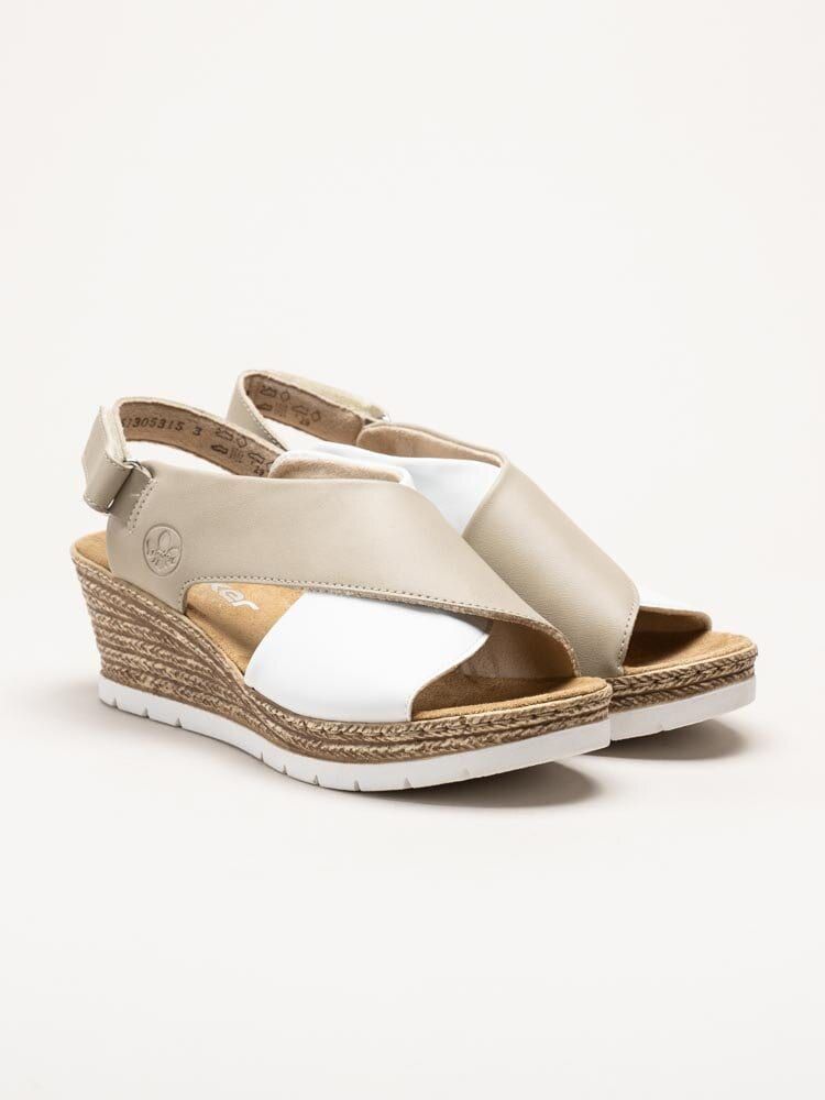 Rieker - Beige och vita kilklackade sandaletter