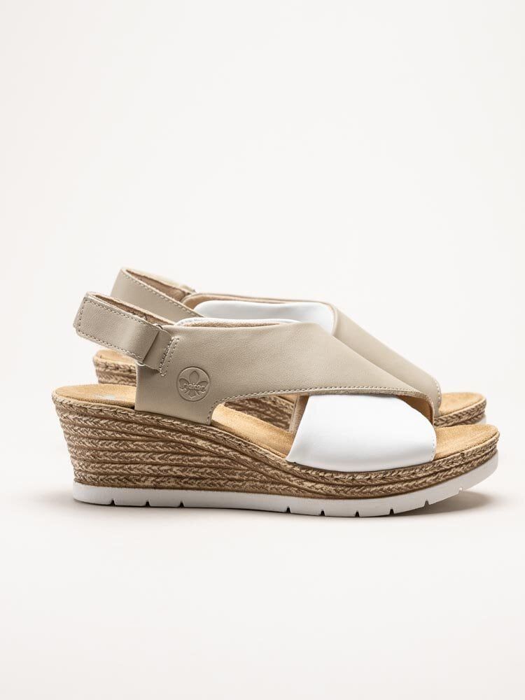 Rieker - Beige och vita kilklackade sandaletter