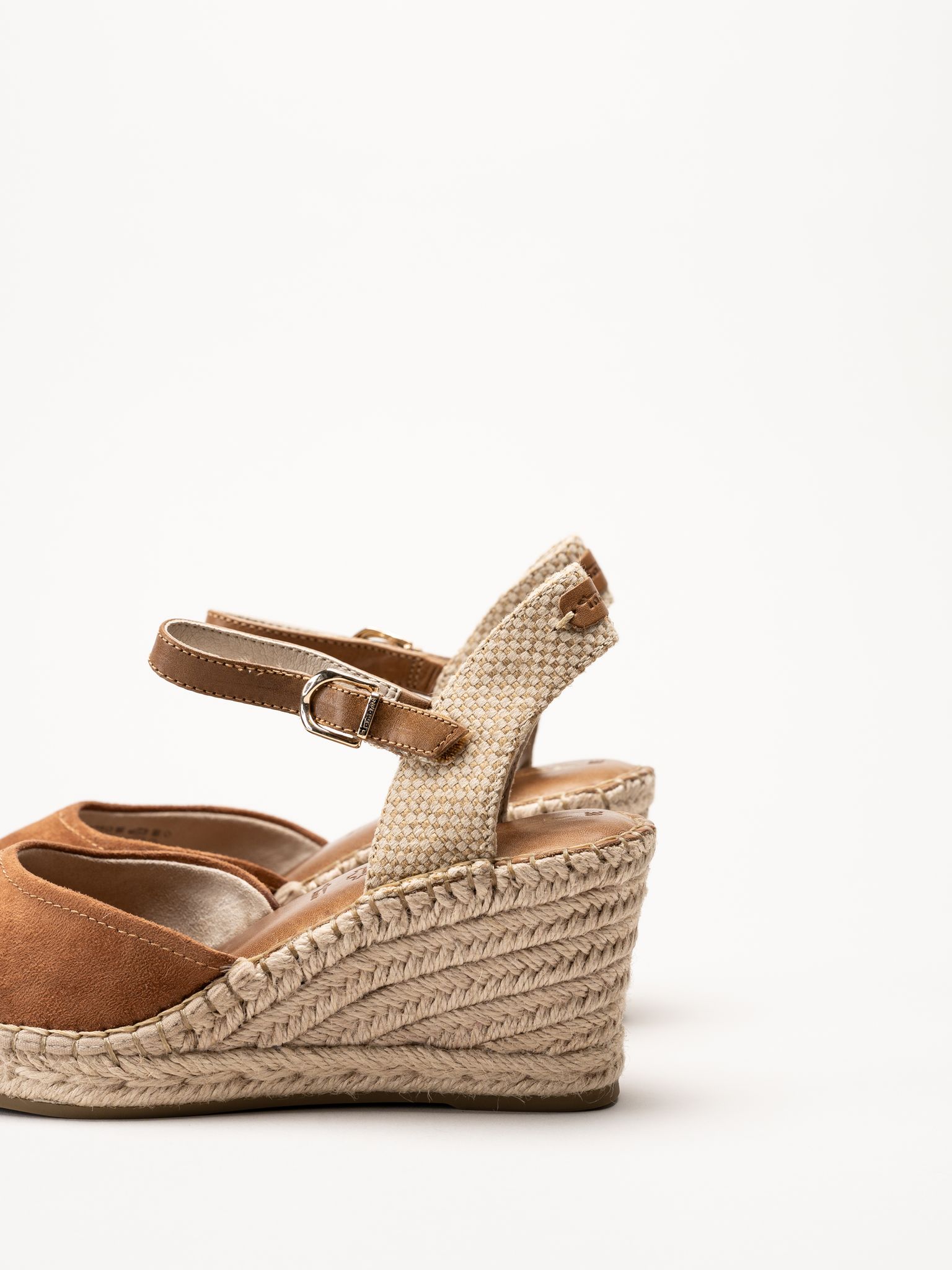 Tamaris - Ljusbruna espadrillos med kilklack