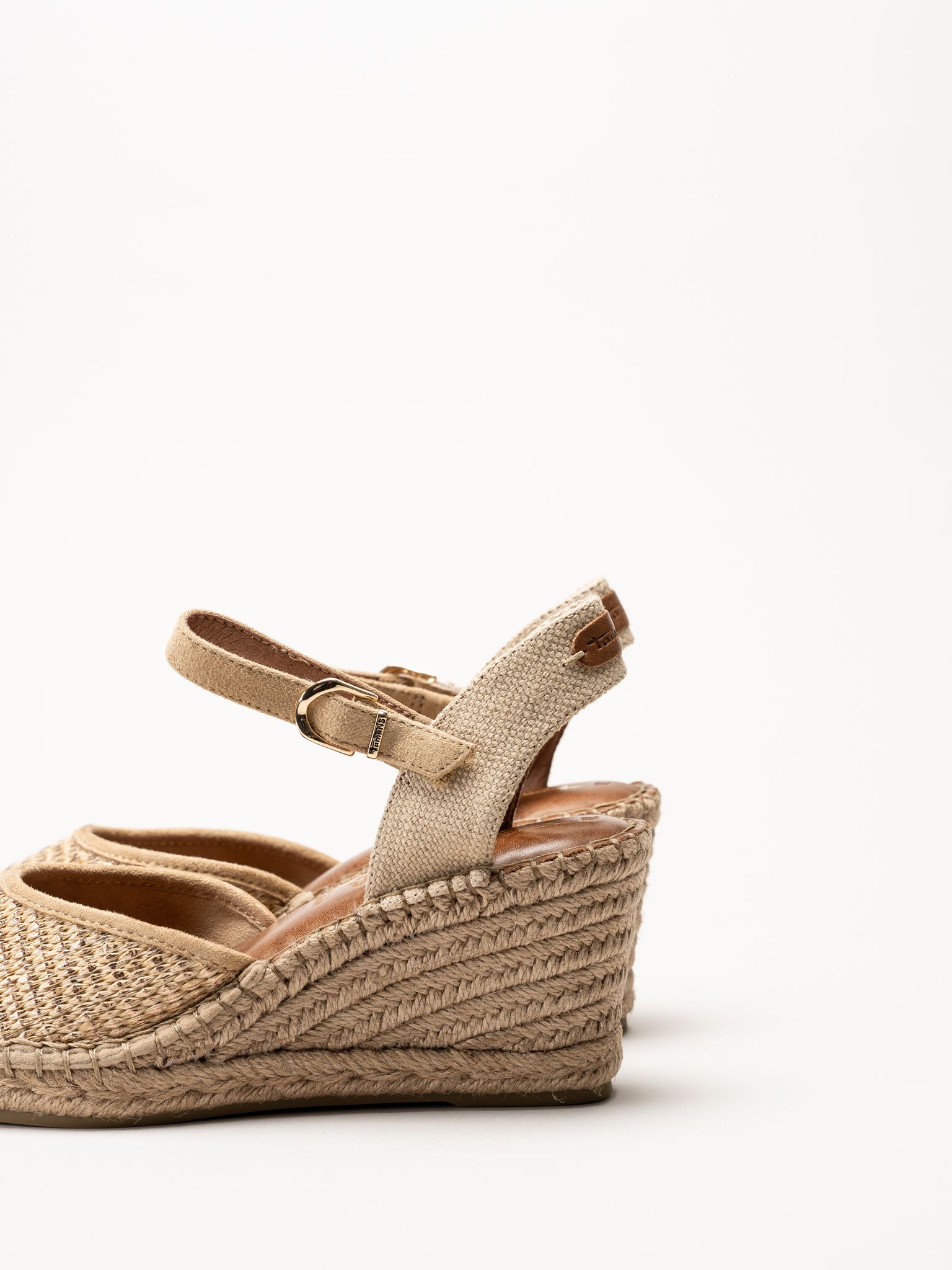 Tamaris - Guldiga espadrillos med kilklack