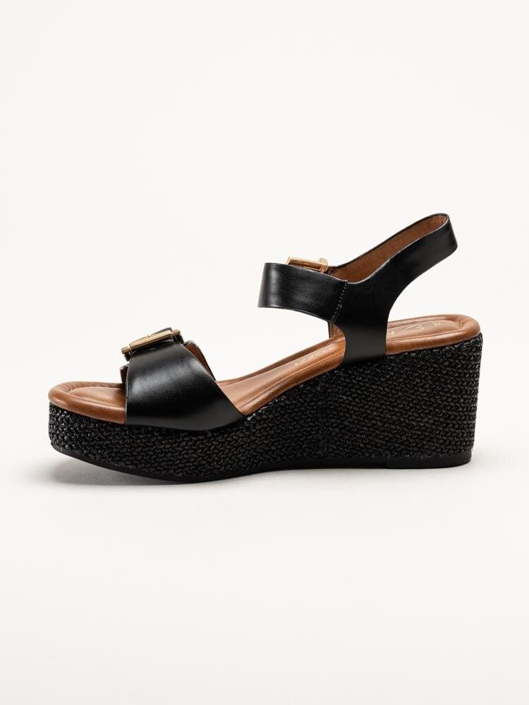 Marco Tozzi - Svarta kilsandaletter i skinnimitation