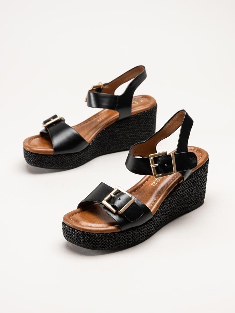 Marco Tozzi - Svarta kilsandaletter i skinnimitation