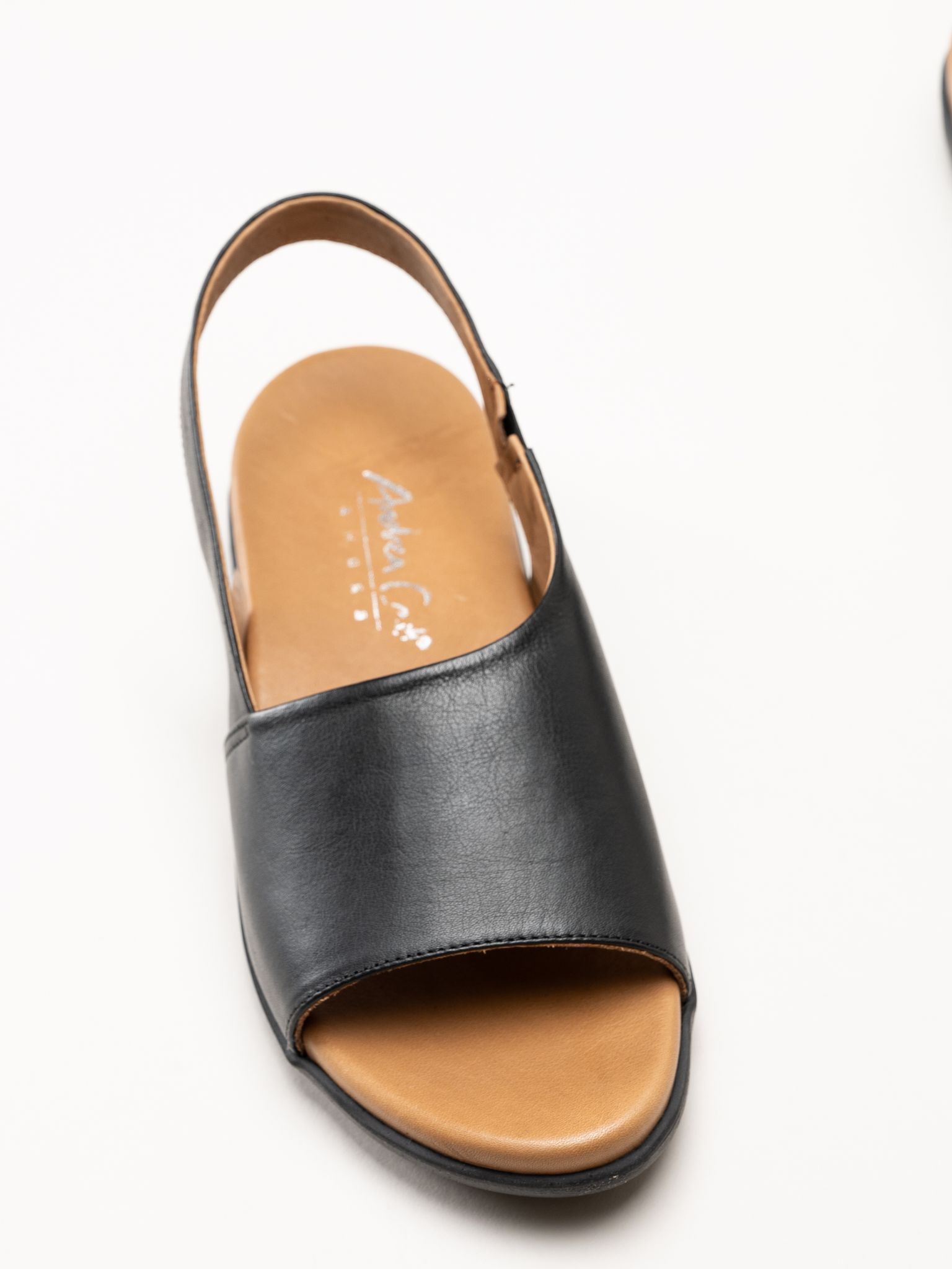 Andrea Conti - Svarta sandaler