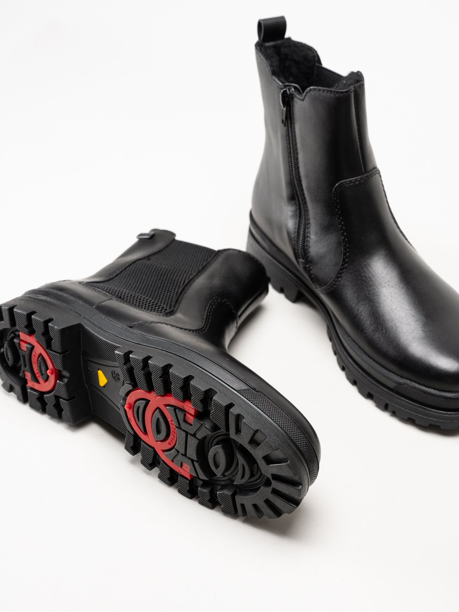 Rieker - Svarta fodrade boots med broddar
