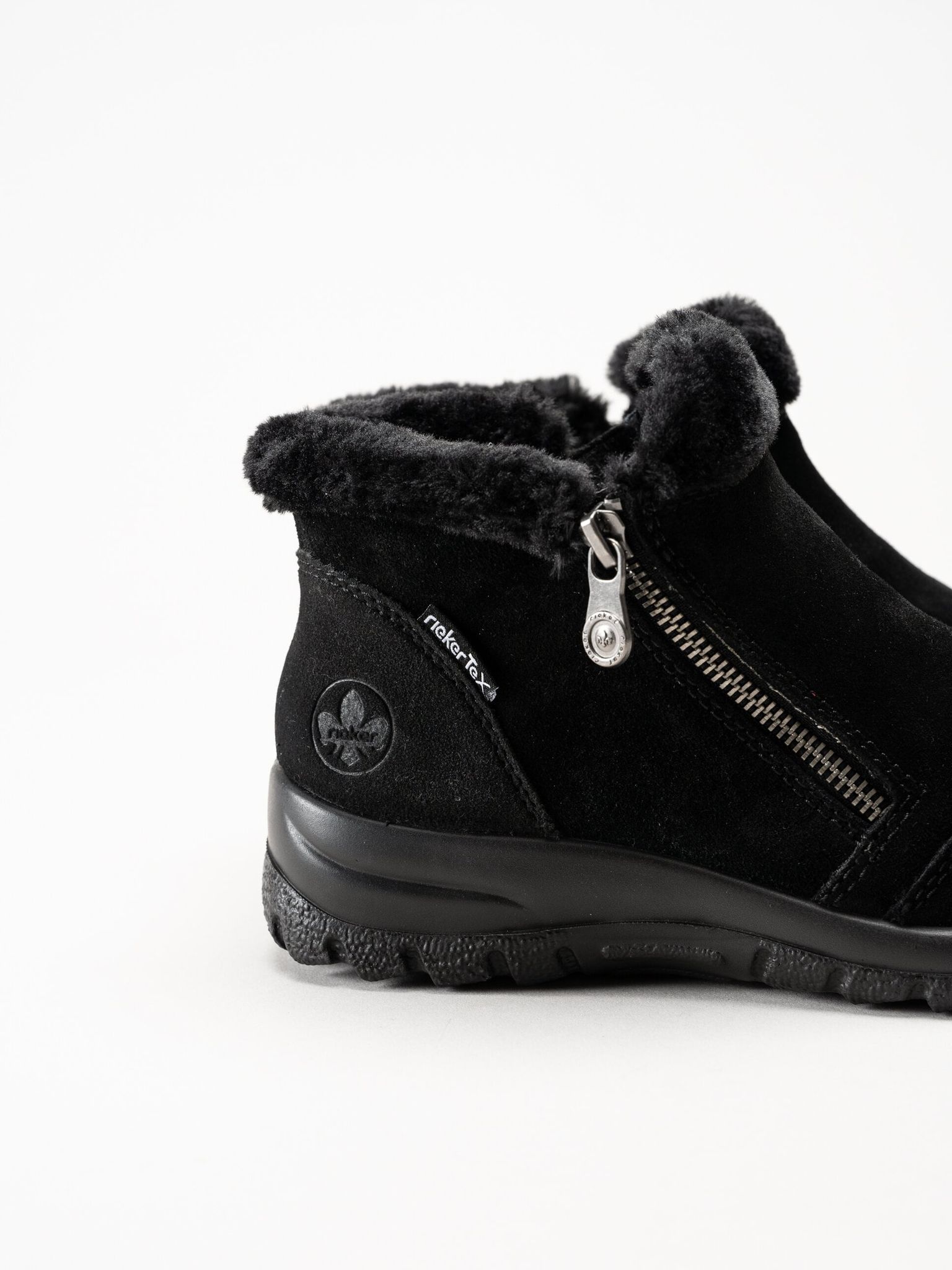 Rieker - Svarta fodrade boots i mocka