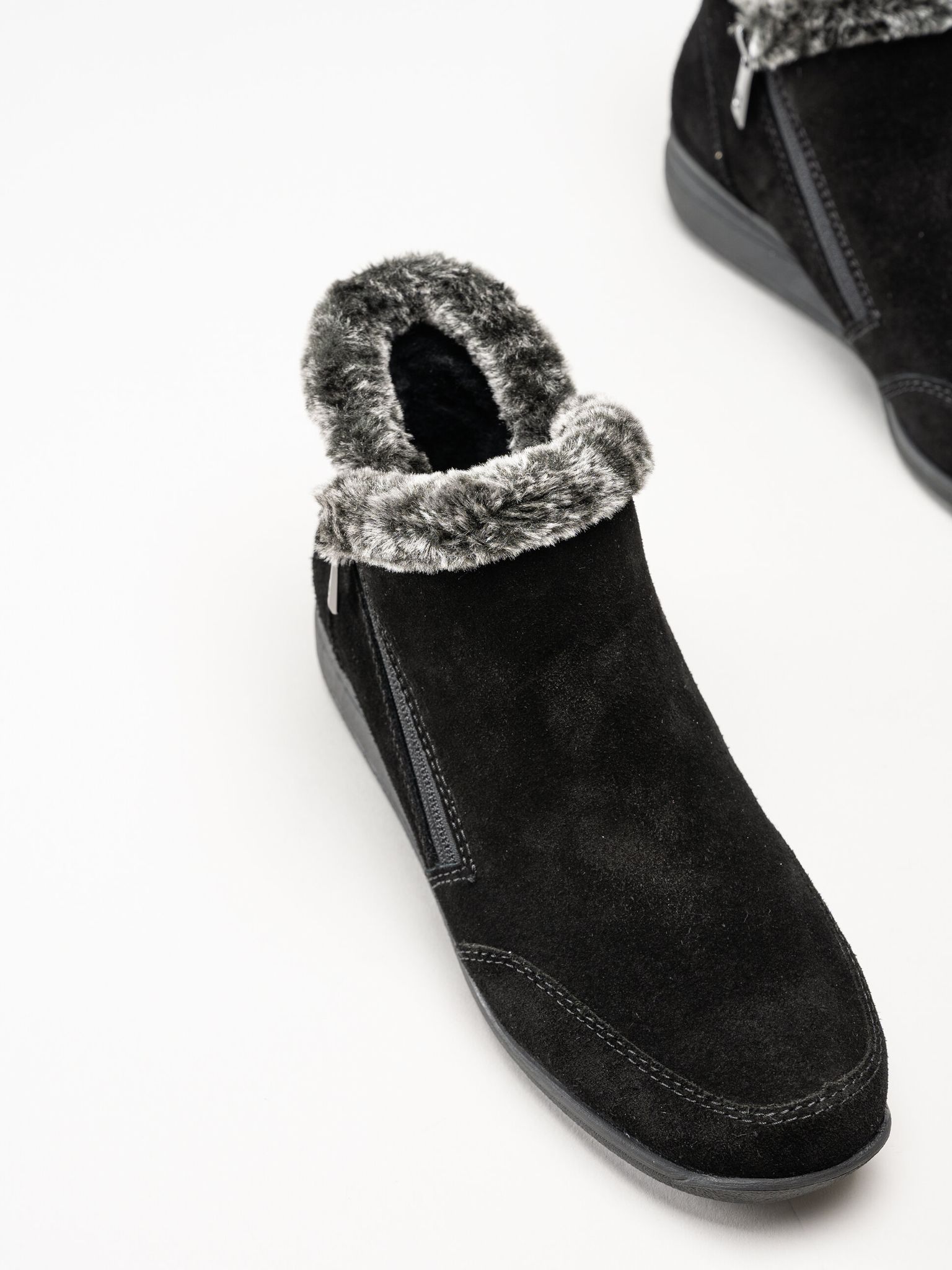 Rieker - Svarta fodrade boots i mocka