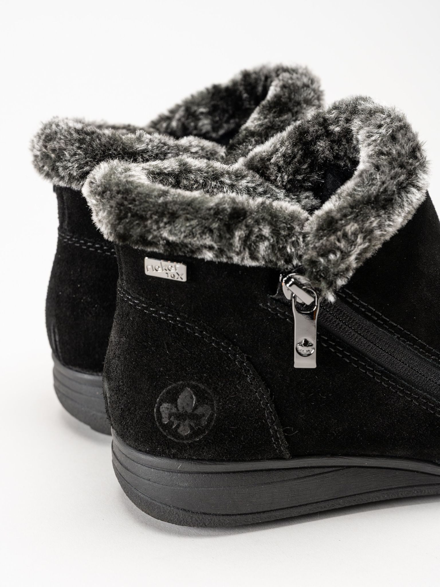 Rieker - Svarta fodrade boots i mocka