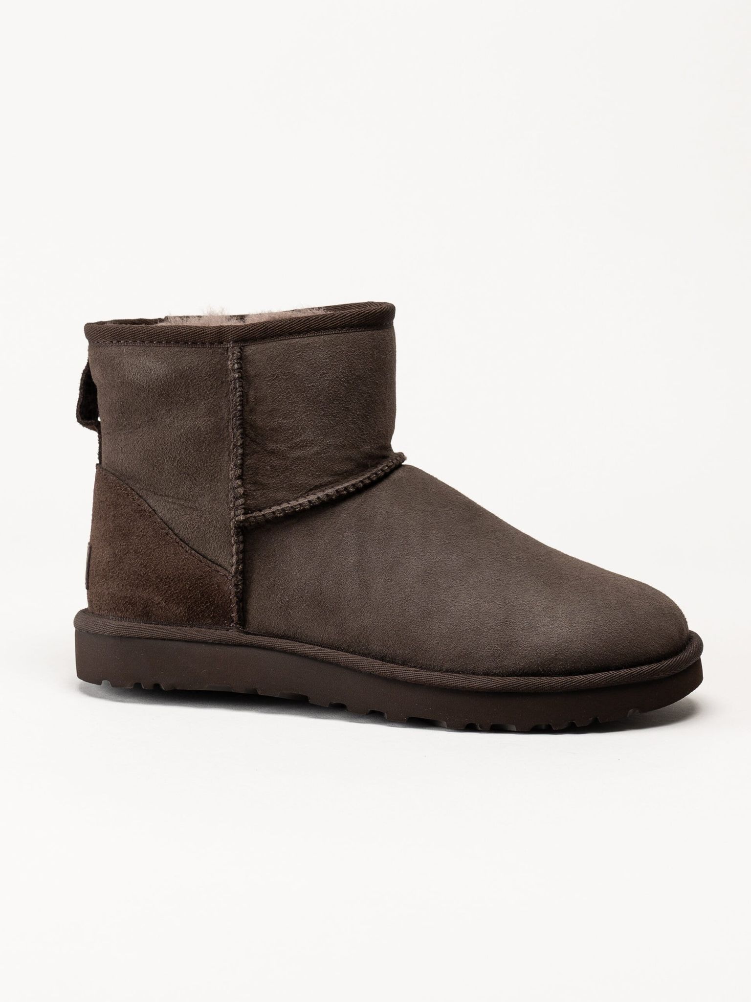 UGG - W Classic Mini II - Mörkruna fårskinnsfodrade vinterboots