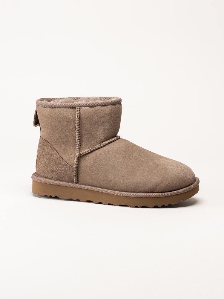 UGG - W Classic Mini II - Bruna fårskinnsfodrade boots i mocka