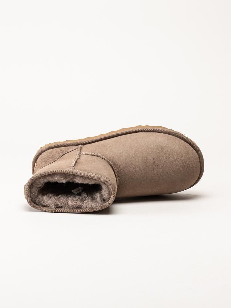 UGG - W Classic Mini II - Bruna fårskinnsfodrade boots i mocka