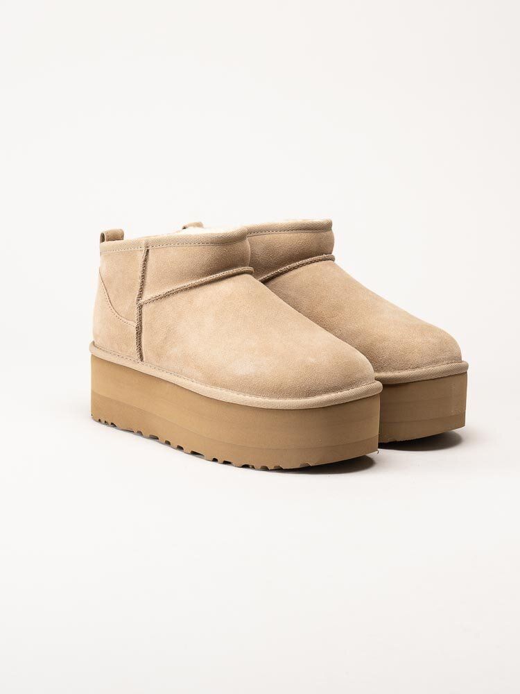 UGG - Ultra Mini Platform - Beige ullfodrade platåboots i mocka