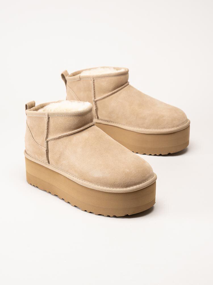 UGG - Ultra Mini Platform - Beige ullfodrade platåboots i mocka