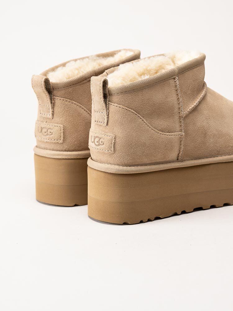 UGG - Ultra Mini Platform - Beige ullfodrade platåboots i mocka