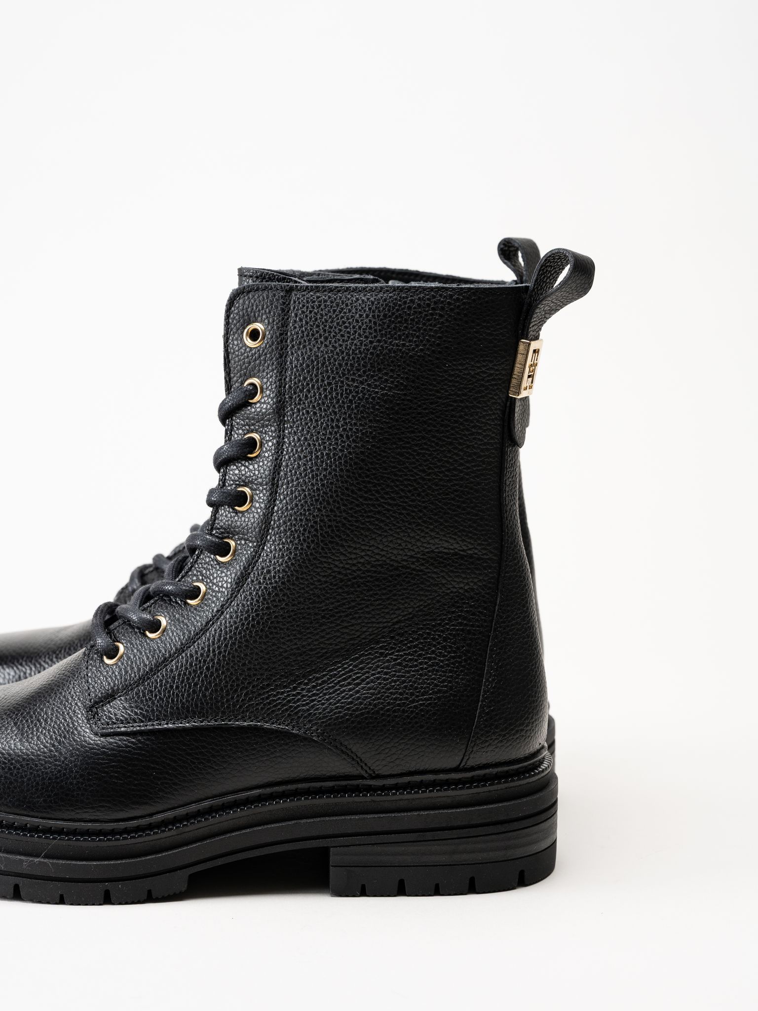 Tommy Hilfiger - TH Plaque Pebble Lace Boot - Svarta kängor i skinn