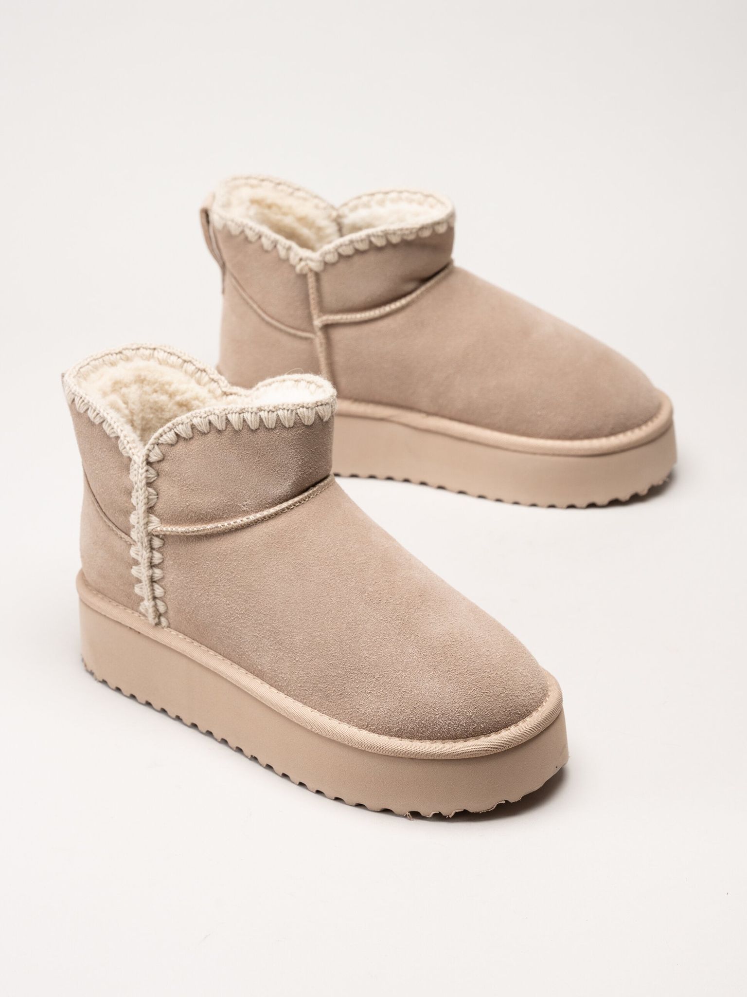 Duffy - Beige varmfodrade platåboots i mocka