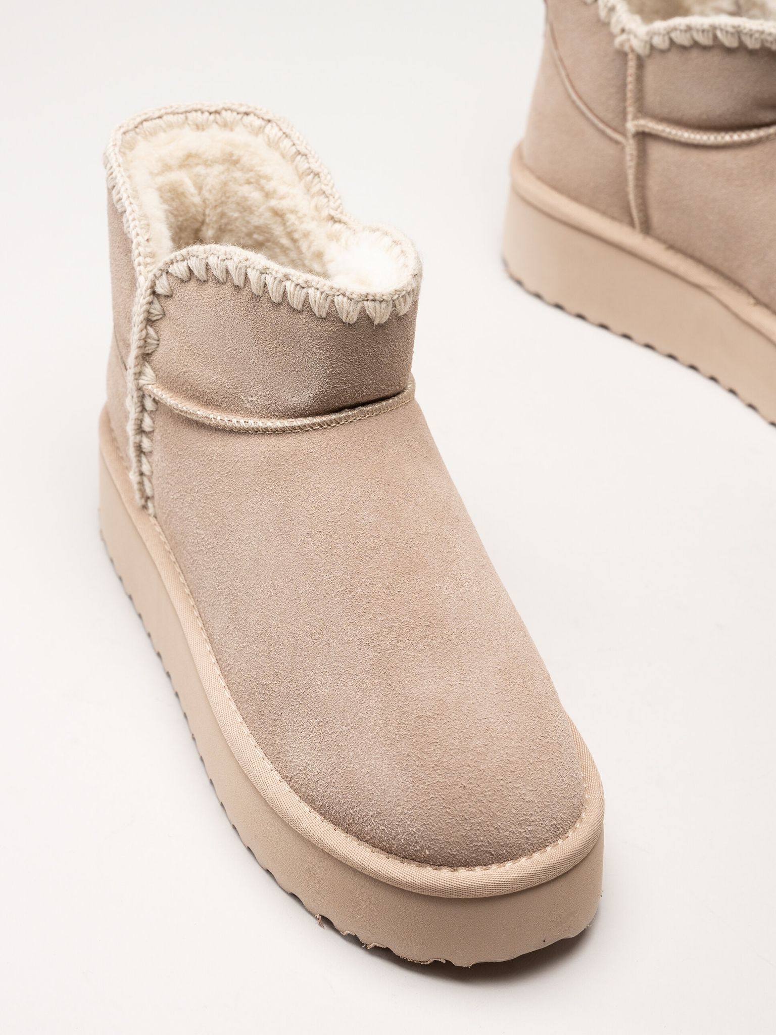 Duffy - Beige varmfodrade platåboots i mocka