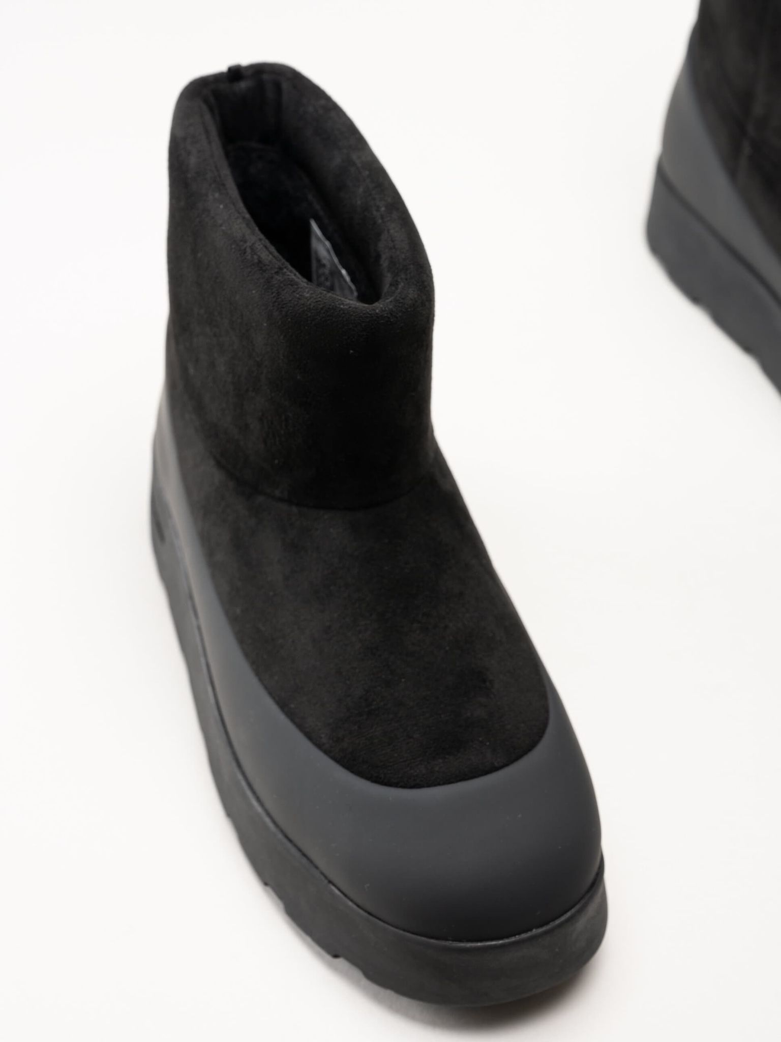Tretorn - Asto Low Hybrid W - Svarta fodrade boots