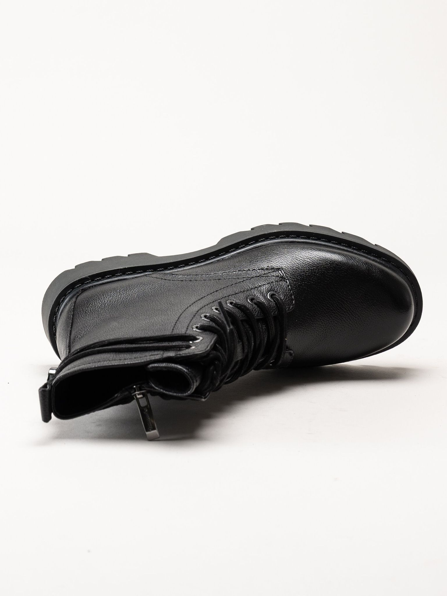 Tamaris - Svarta kängor i skinn