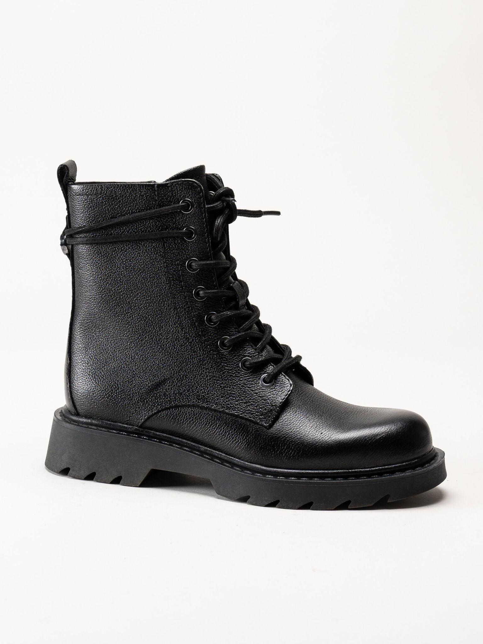 Tamaris - Svarta kängor i skinn