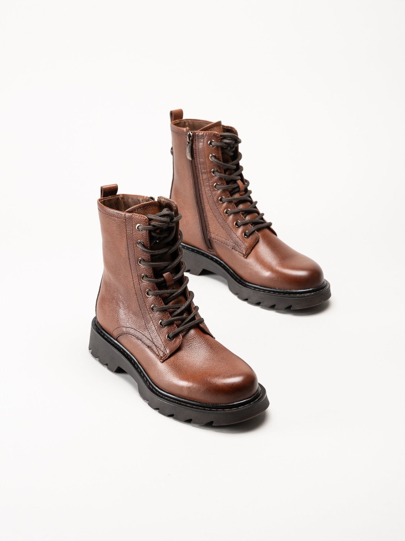 Tamaris - Bruna kängor i skinn