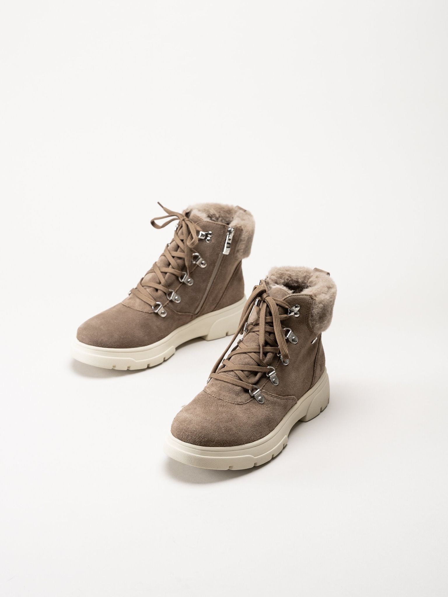 Caprice - Beige kängor i mocka