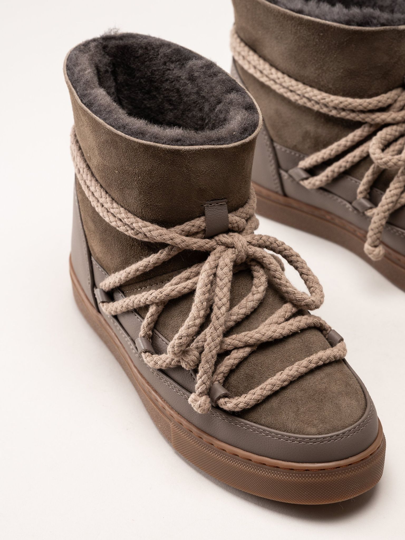 Inuikii - Classic - Taupe vinterboots med fårskinnsfoder