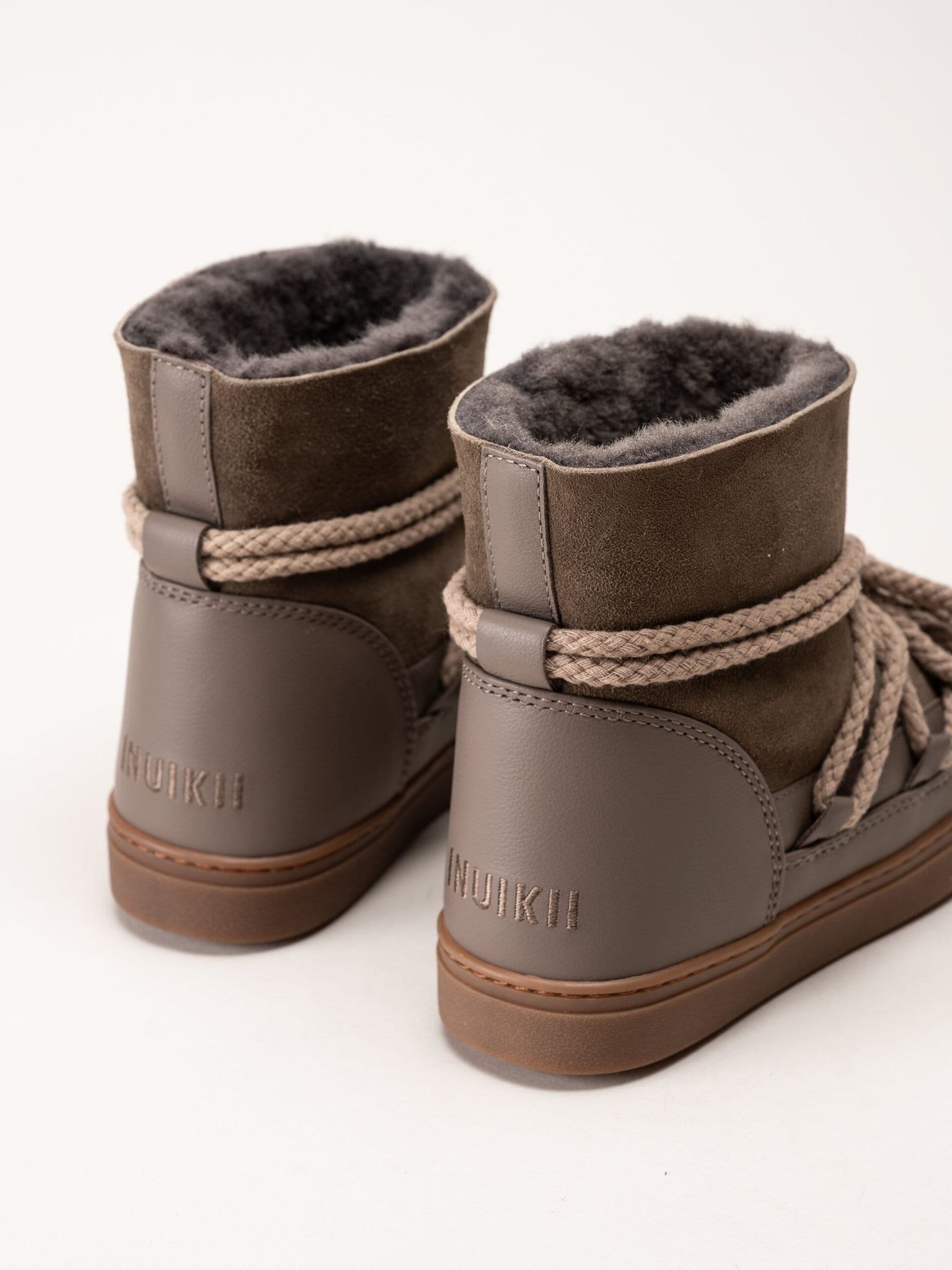 Inuikii - Classic - Taupe vinterboots med fårskinnsfoder