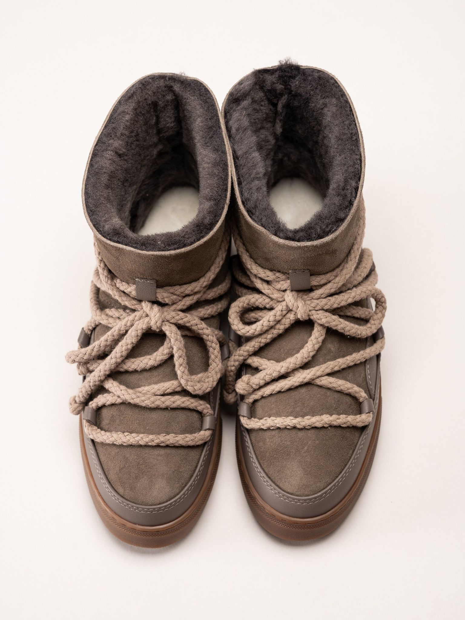 Inuikii - Classic - Taupe vinterboots med fårskinnsfoder