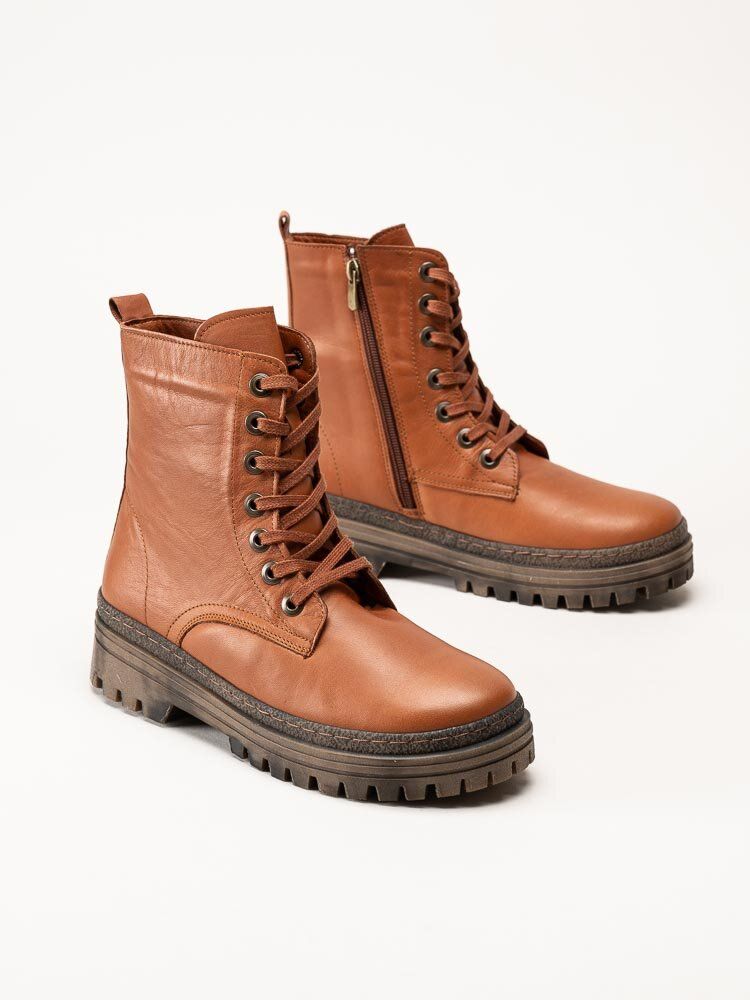 Andrea Conti - Bruna snörkängor i skinn