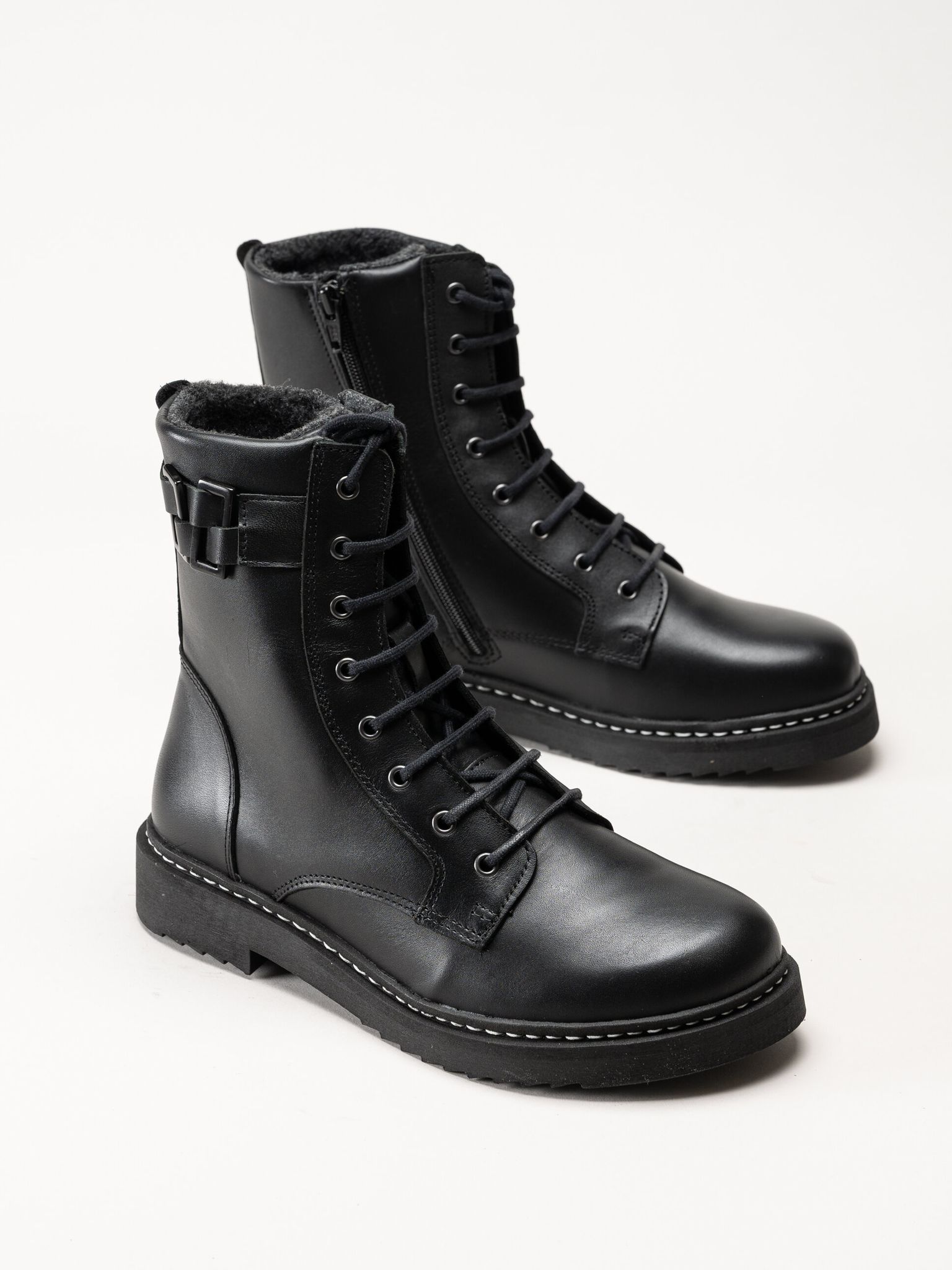 New Feet - Svarta kängor i skinn med Tex-membran