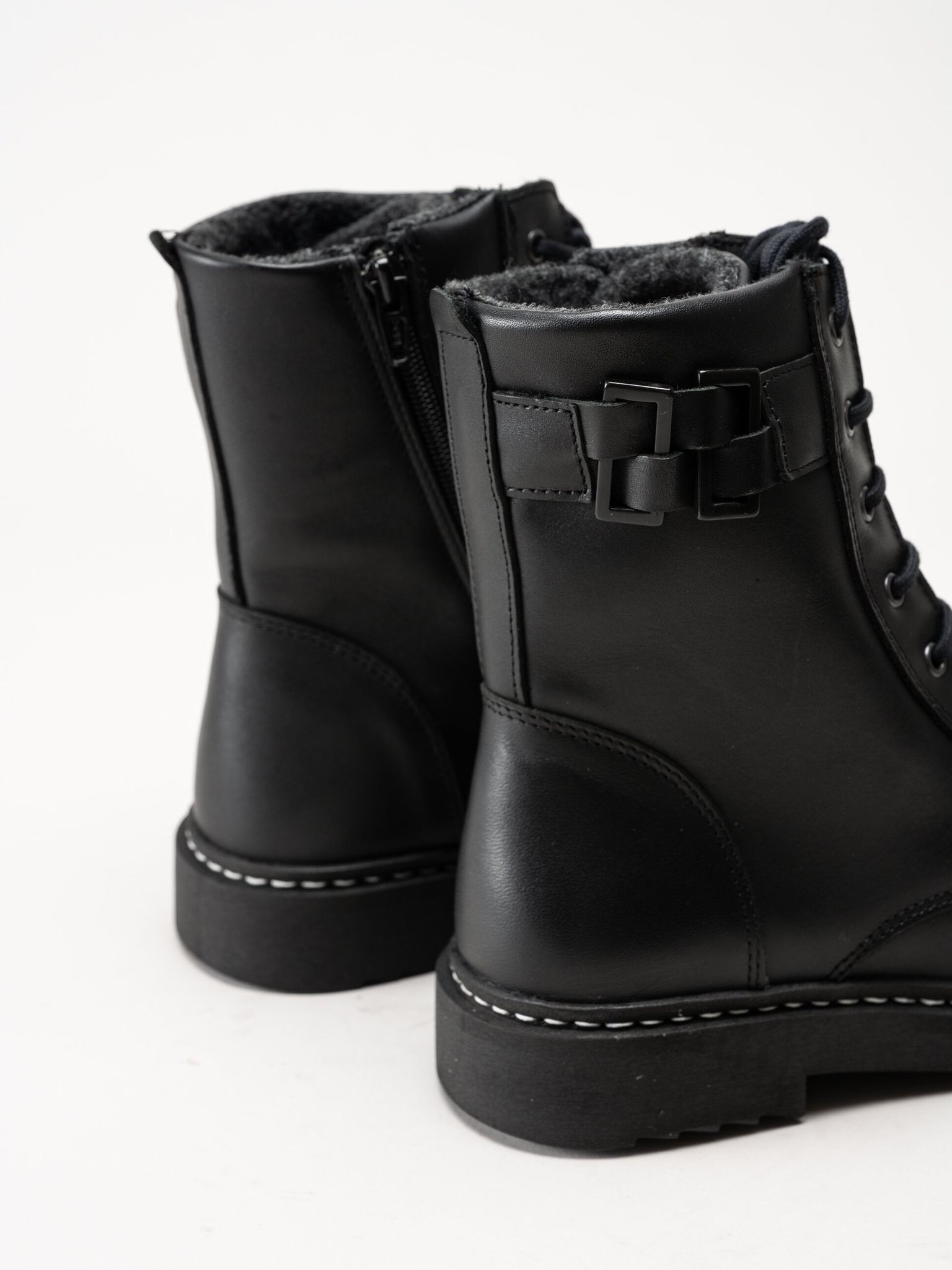 New Feet - Svarta kängor i skinn med Tex-membran