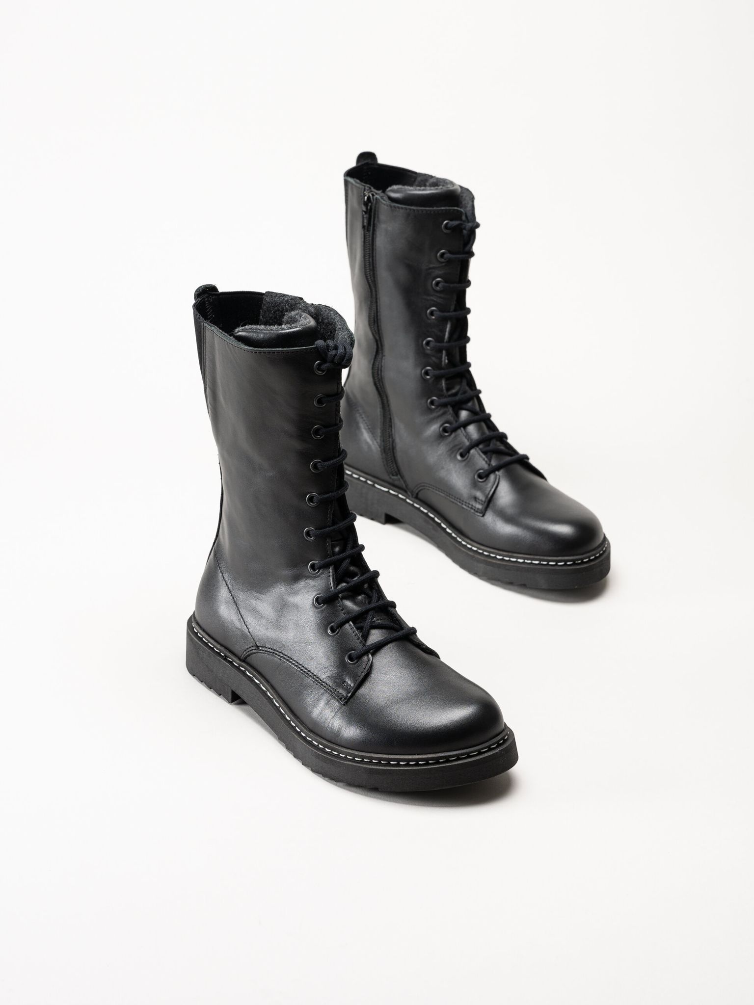 New Feet - Svarta höga snörkängor