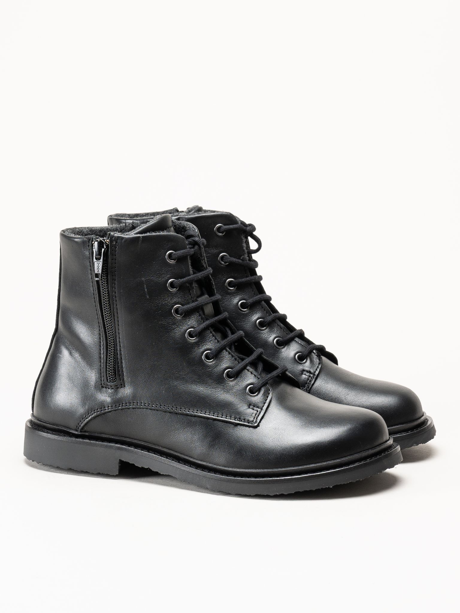 New Feet - Crepe - Svarta snörkängor
