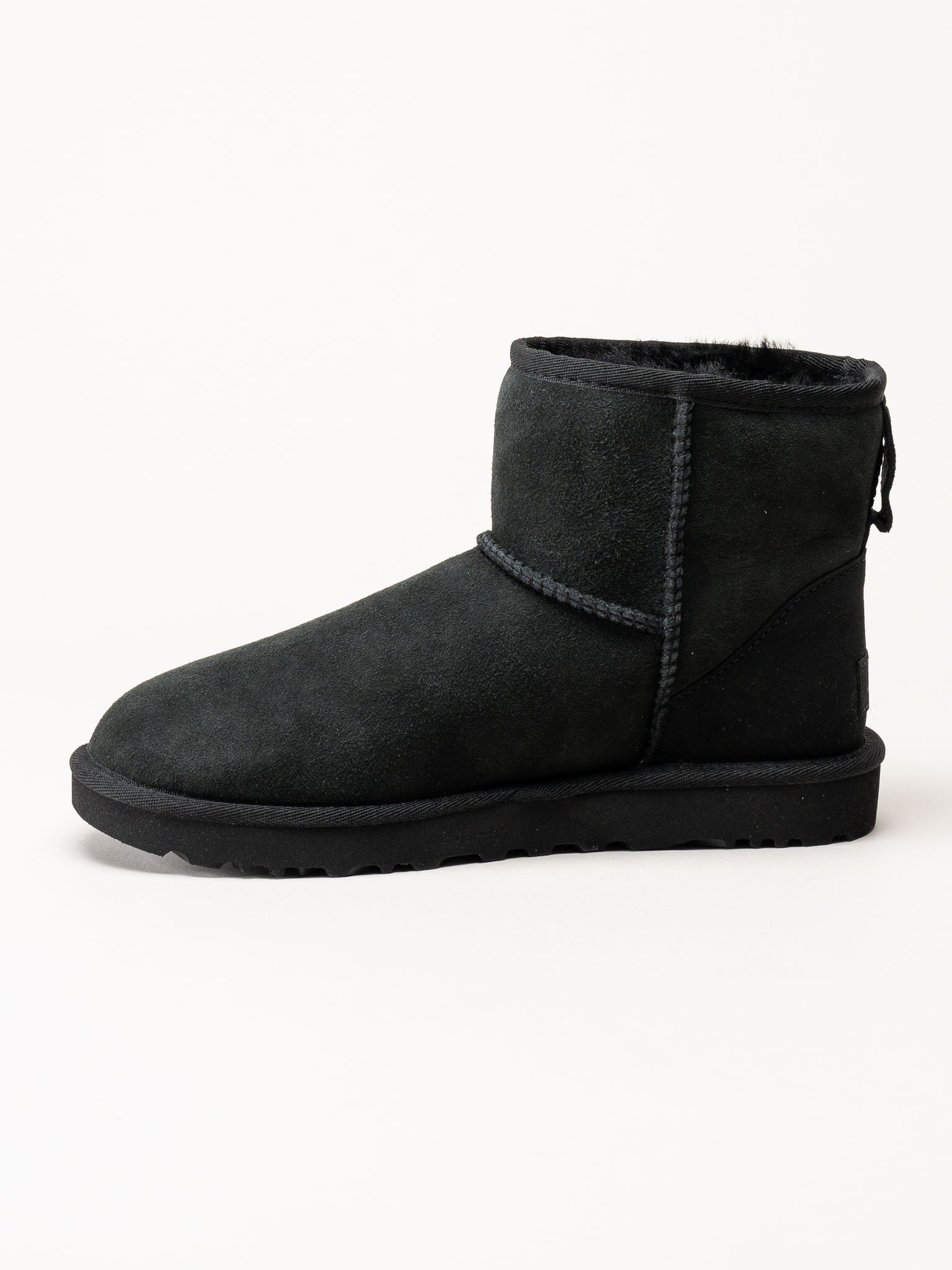 UGG - Classic Mini II - Svarta fodrade boots