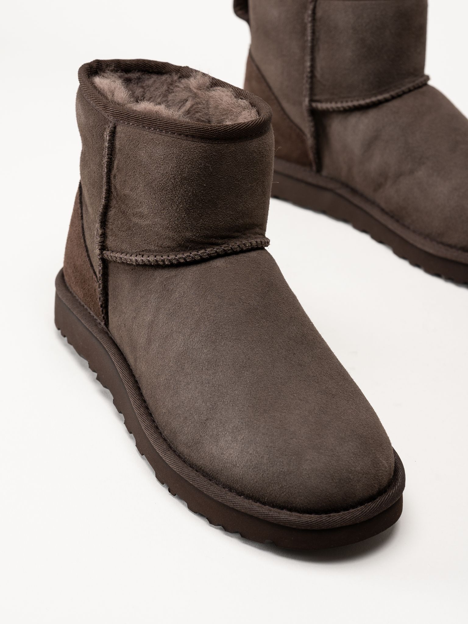 UGG - Classic Mini II - Mörkbruna fodrade boots