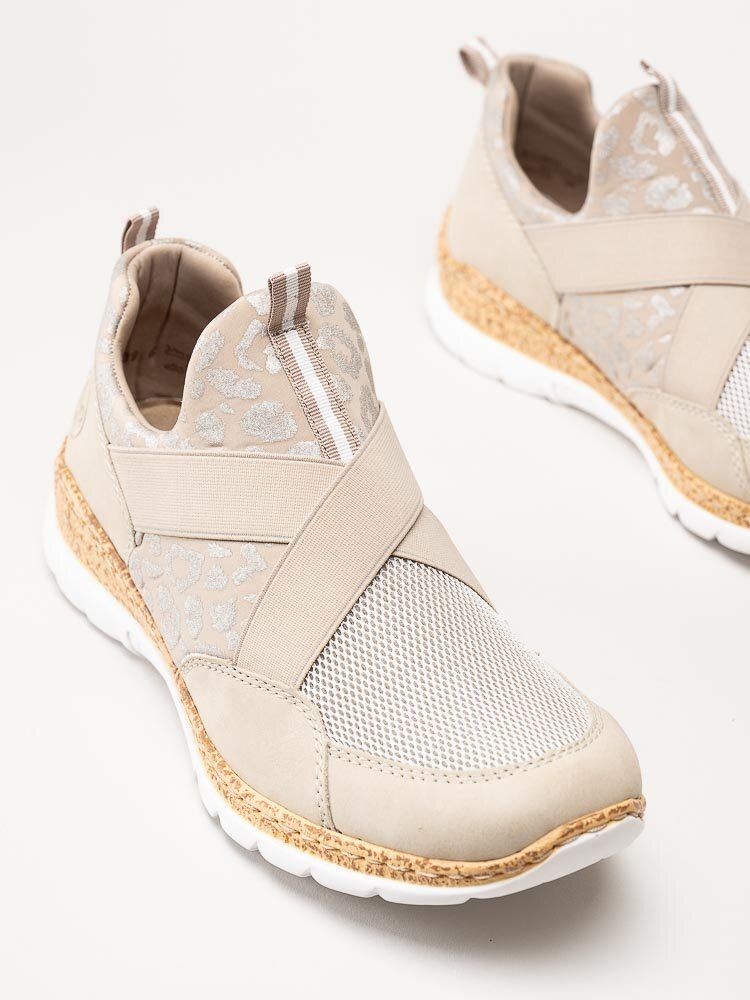 Rieker - Beige slip-on skor i textil och syntet